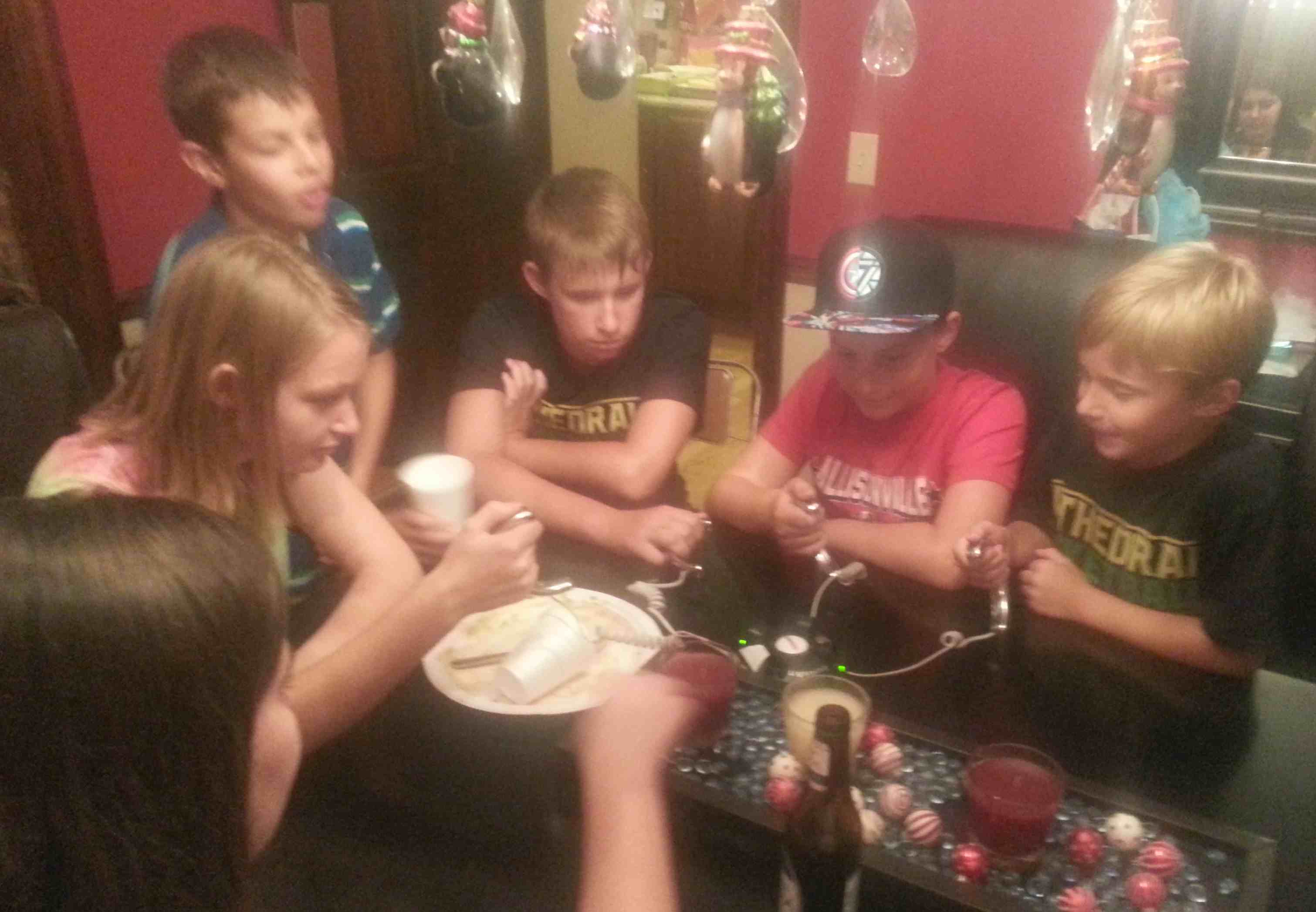 2016-06-25 VanGwenJos Cousins zapper.jpg